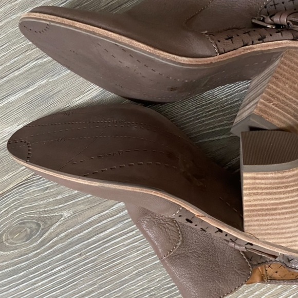 BRAND NEW Dolce Vita leather booties - Picture 9 of 10